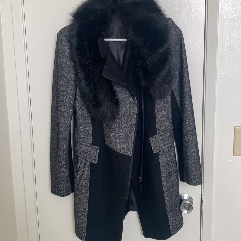 Beautiful coat with removable fur collar small - Picture 1 of 6